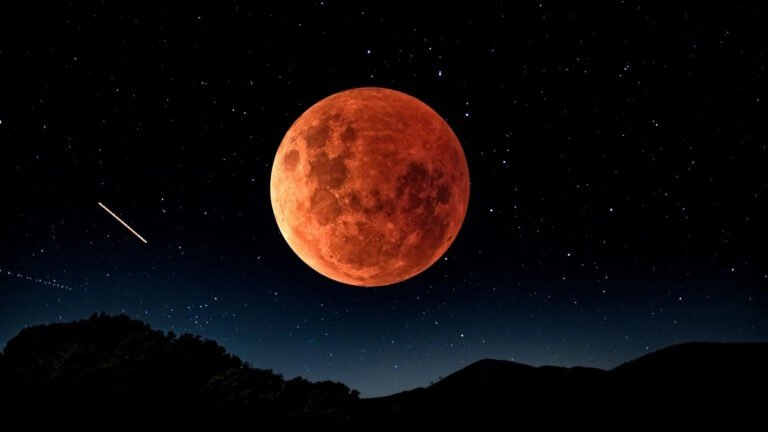 Blood Moon Lunar Eclipse Party Ideas & Viewing Tips: Decorations, Food, Drinks & Activities